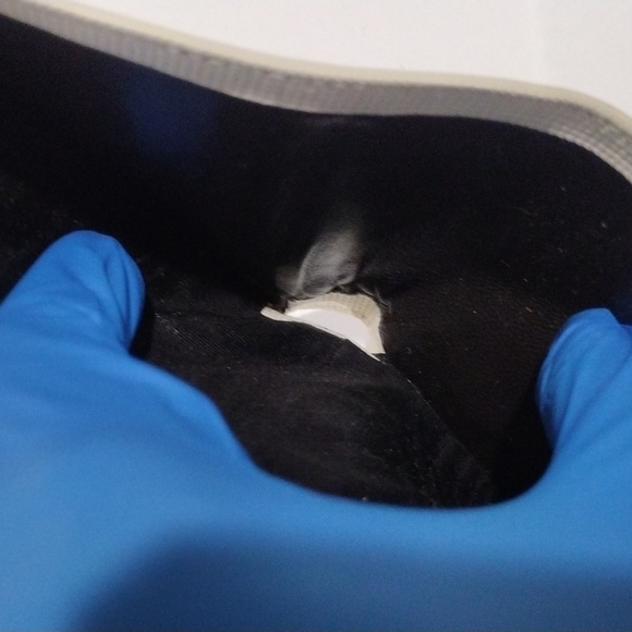 Gucci Beige Textured Leather Wallet w/  Silver Accent 4x3.75-inch, Box, Dust bag - Picture 9 of 17